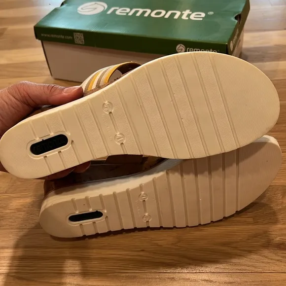 NWT Remonte Soft Women's Yellow Sandals