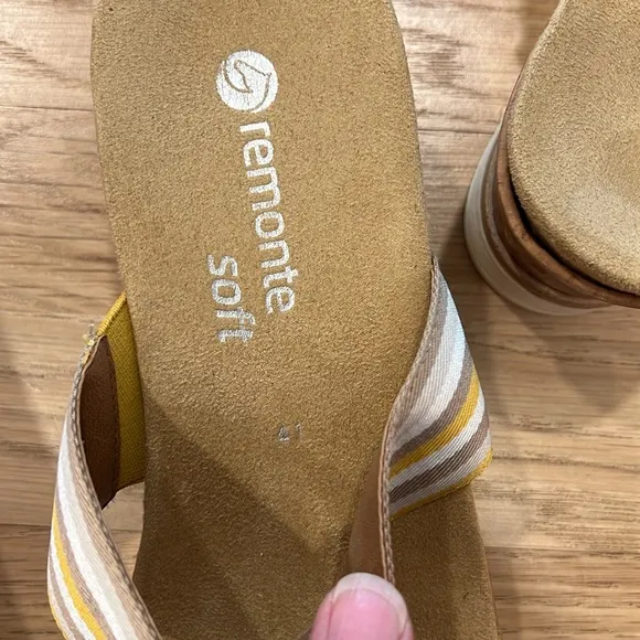 NWT Remonte Soft Women's Yellow Sandals