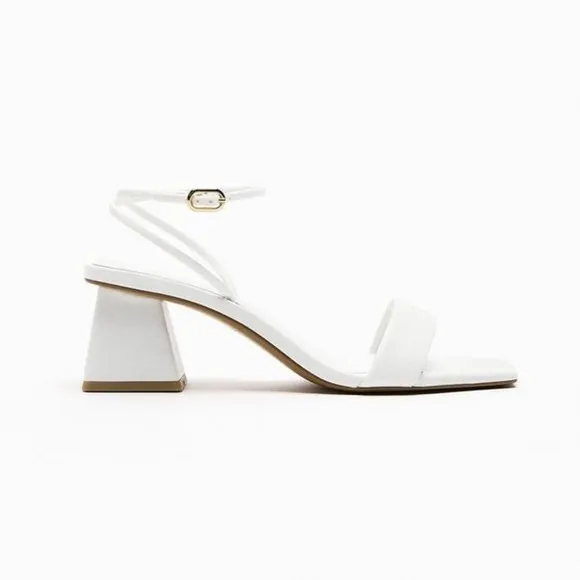 NWT. Zara White Wide Heel Sandals