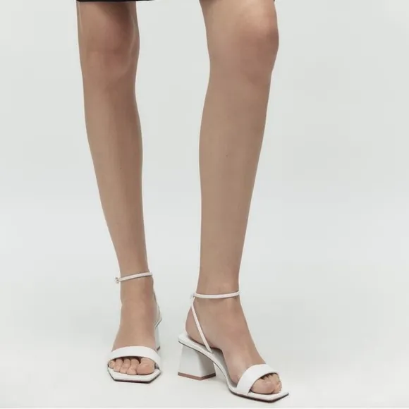 NWT. Zara White Wide Heel Sandals