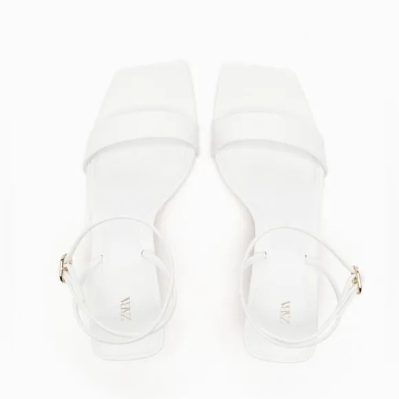 NWT. Zara White Wide Heel Sandals
