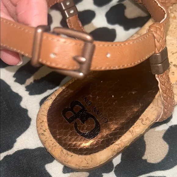 NWT⭐️GIANNI BINI Brown SANDALS🤎Flats Size 9