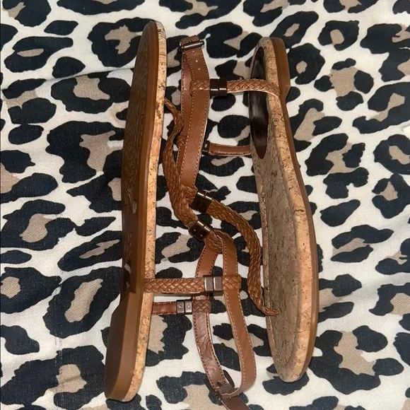 NWT⭐️GIANNI BINI Brown SANDALS🤎Flats Size 9