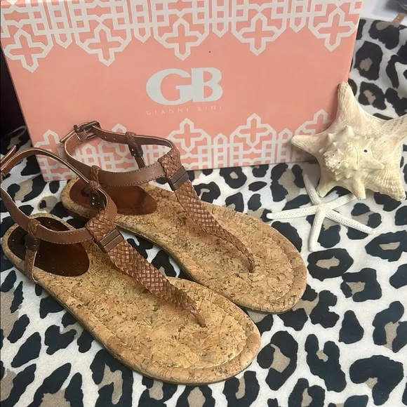 NWT⭐️GIANNI BINI Brown SANDALS🤎Flats Size 9