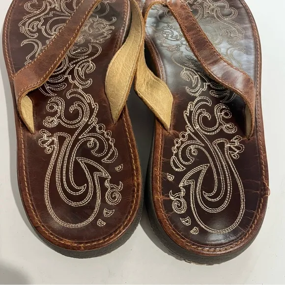 Olukai Paniolo Women's 8 Natural Flip Flop Brown Leather Comfort Sandals EUC