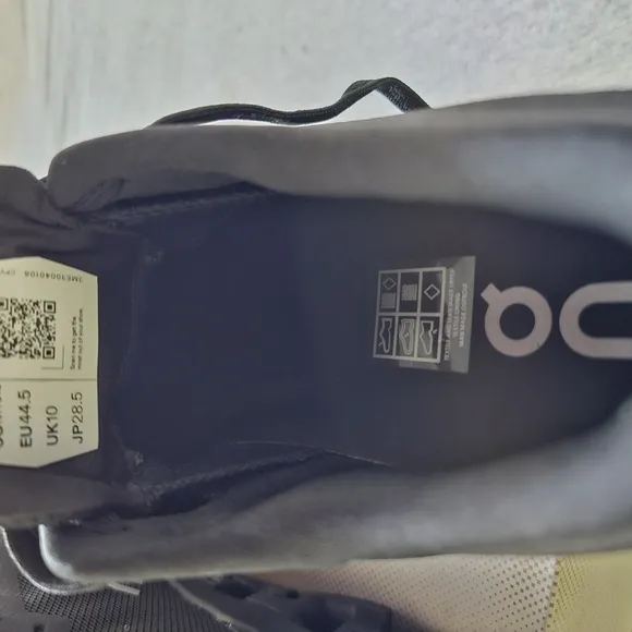 On Running Cloud X4 Men's Black Running Shoes New , out the box