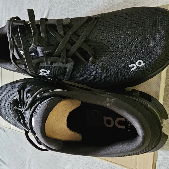 On Running Cloud X4 Men's Black Running Shoes New , out the box
