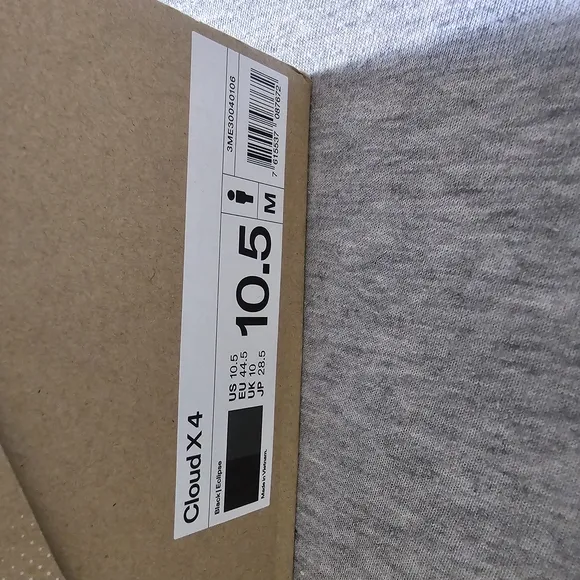 On Running Cloud X4 Men's Black Running Shoes New , out the box
