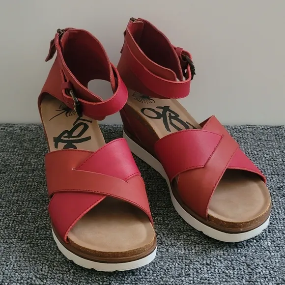 OTBT Red Leather wedge sandals adjustable ankle strap easy off with zipper!