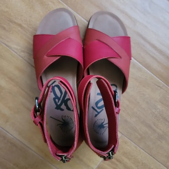 OTBT Red Leather wedge sandals adjustable ankle strap easy off with zipper!