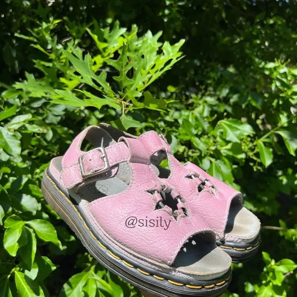 ❗️PRICE IS FIRM❗️Dr Martens 90s White Color Changing Pink Flower Cut Out Sandals