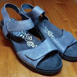 Propet women's sandals size 11