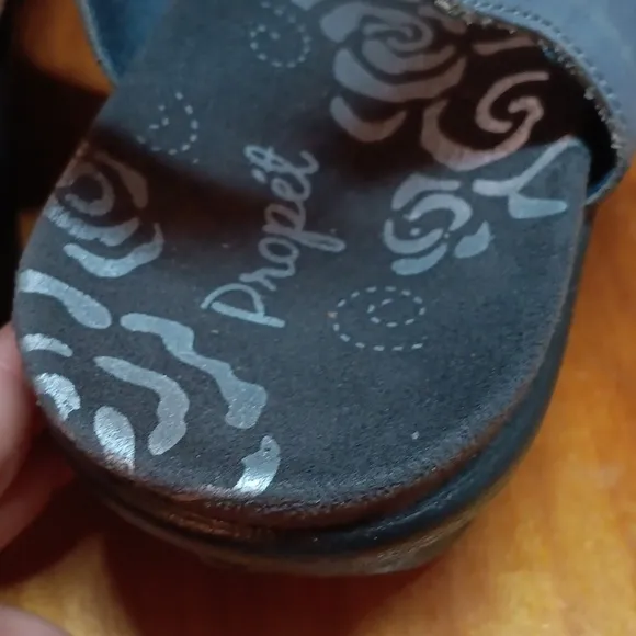 Propet women's sandals size 11