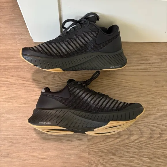 RAD R-1 Black Running Shoes