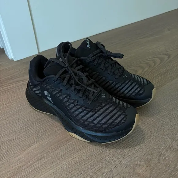 RAD R-1 Black Running Shoes