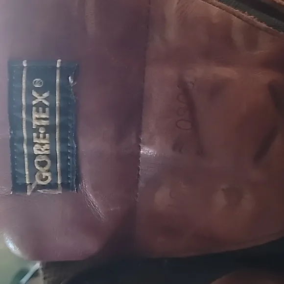 Red Wing Men's 10 1/2 D Work Boots Red GORE-TEX Insulated Leather Waterproof USA
