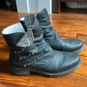 Rieker 1.75” Heeled Boots in Black w Houndstooth
