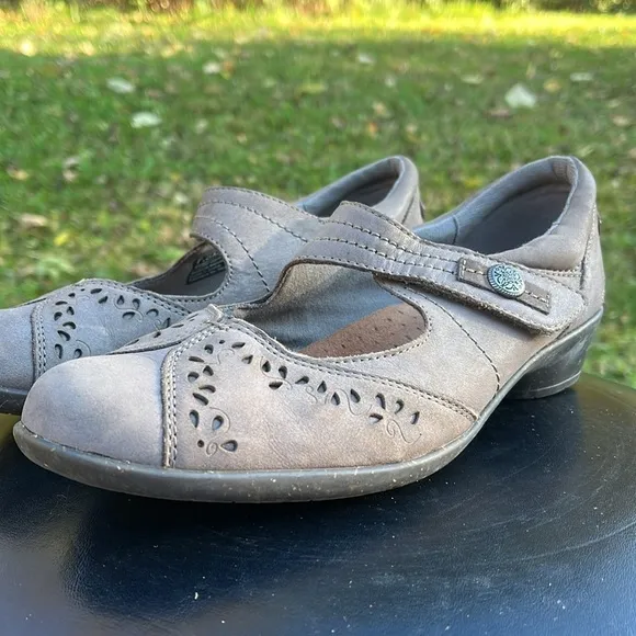 RockPort Cobb Hill Nubuck Dress Shoes, 7.5M. Taupe, Low Heel