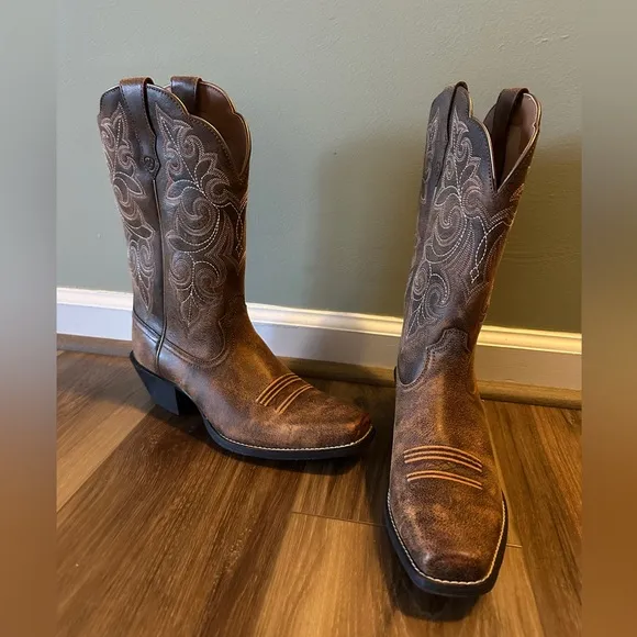 Round Up Square Toe Western Boot in VINTAGE BOMBER size 9B Ariat