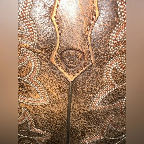 Round Up Square Toe Western Boot in VINTAGE BOMBER size 9B Ariat