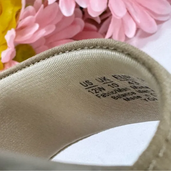 SALE LIFESTRIDE YOLO SANDALS TAUPE