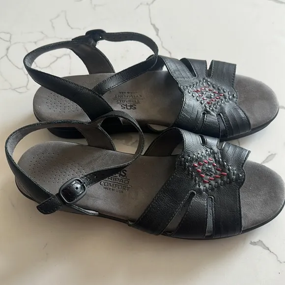SAS leather comfort sandals size 9.5
