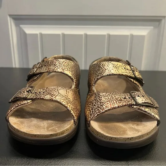 SAS Relaxed Walking Sandals Tripad Comfort Gold Snakeskin Print. Size 7 1/2.