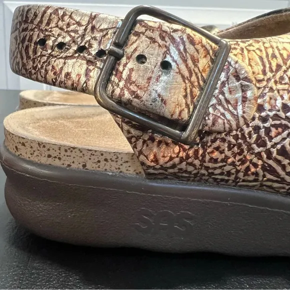 SAS Relaxed Walking Sandals Tripad Comfort Gold Snakeskin Print. Size 7 1/2.