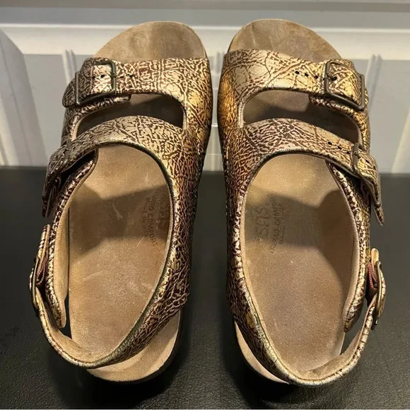 SAS Relaxed Walking Sandals Tripad Comfort Gold Snakeskin Print. Size 7 1/2.