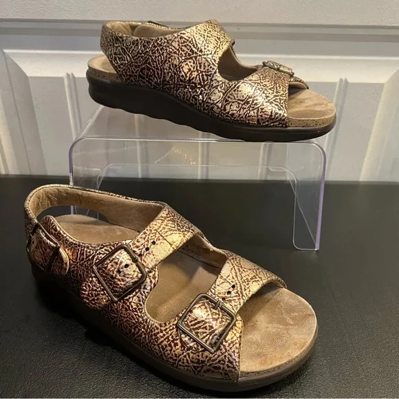 SAS Relaxed Walking Sandals Tripad Comfort Gold Snakeskin Print. Size 7 1/2.