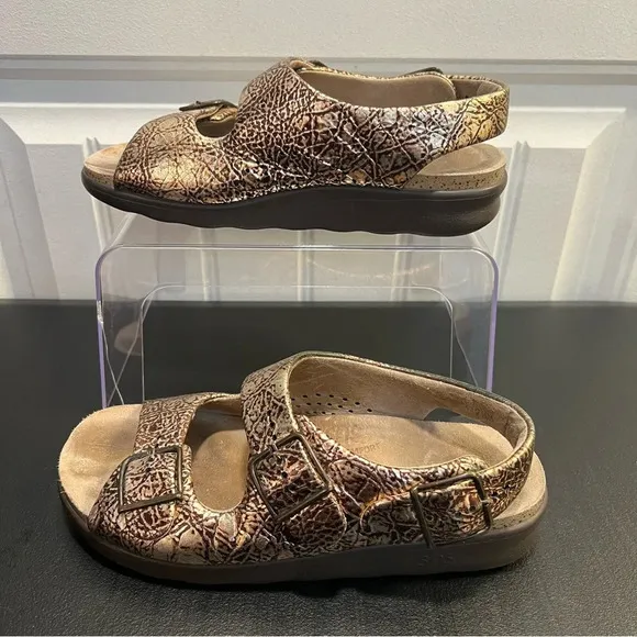 SAS Relaxed Walking Sandals Tripad Comfort Gold Snakeskin Print. Size 7 1/2.