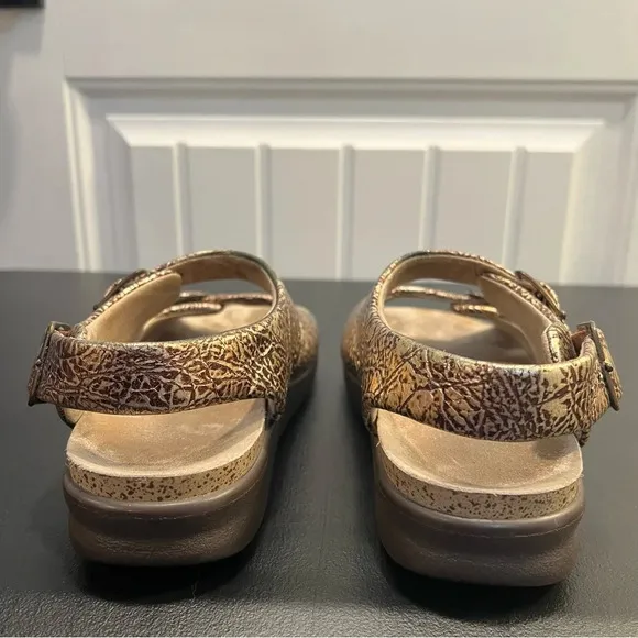 SAS Relaxed Walking Sandals Tripad Comfort Gold Snakeskin Print. Size 7 1/2.