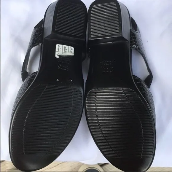 SAS CROC BLACK LEATHER SANDALS.  NEW IN BO…