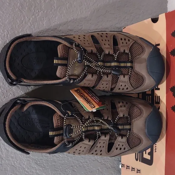 SKECHERS RELAXED FIT SANDALS.