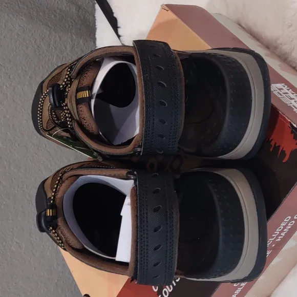 SKECHERS RELAXED FIT SANDALS.