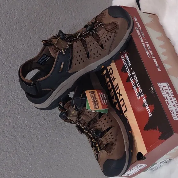 SKECHERS RELAXED FIT SANDALS.
