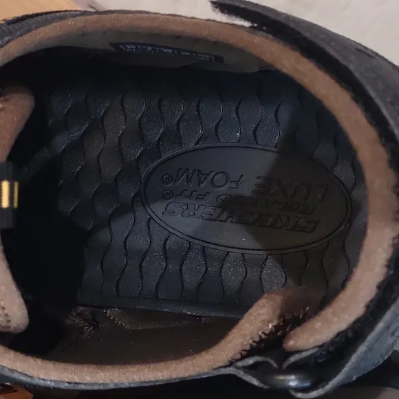 SKECHERS RELAXED FIT SANDALS.