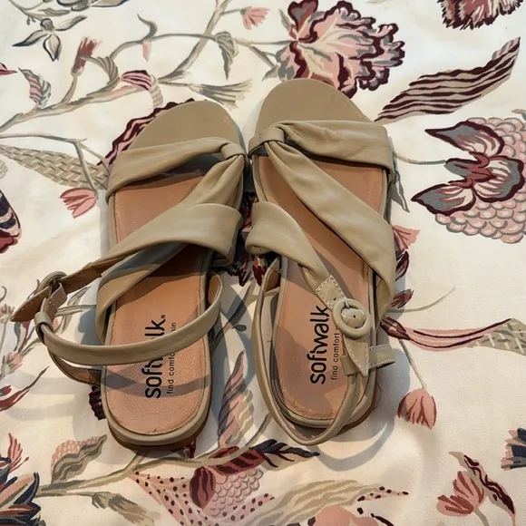 Softwalk Women's Tan Sandals size 11m