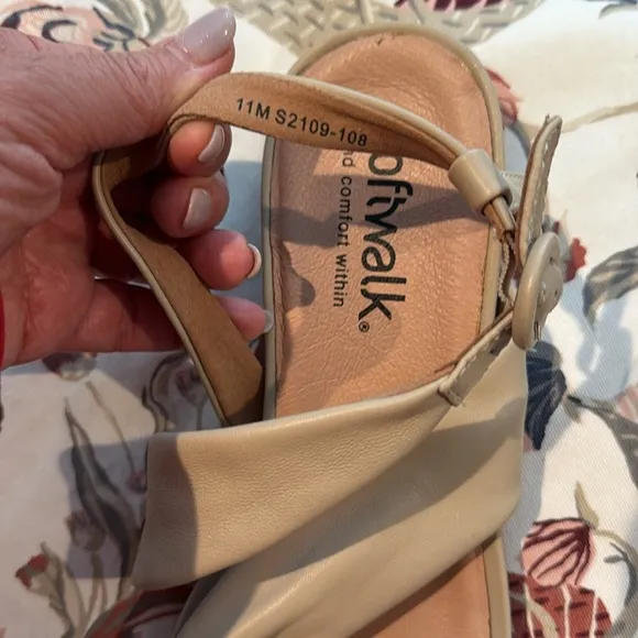 Softwalk Women's Tan Sandals size 11m