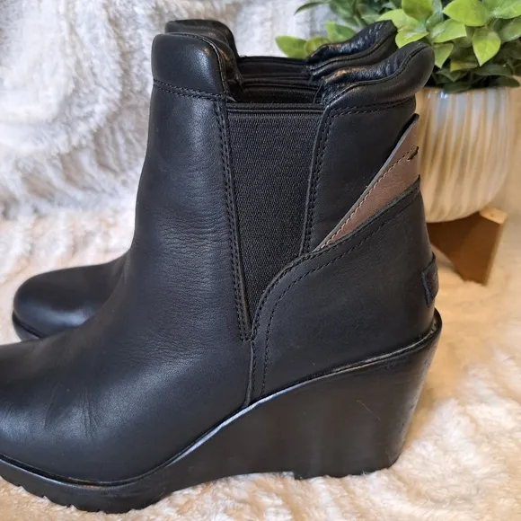 Sorel After Hours Black Leather Wedge Heel Chelsea Ankle Boots Waterproof Sz 7.5