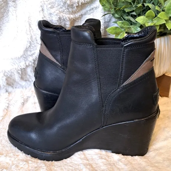 Sorel After Hours Black Leather Wedge Heel Chelsea Ankle Boots Waterproof Sz 7.5