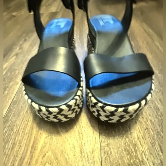 Sorel Cameron Flatform Sandals size 9