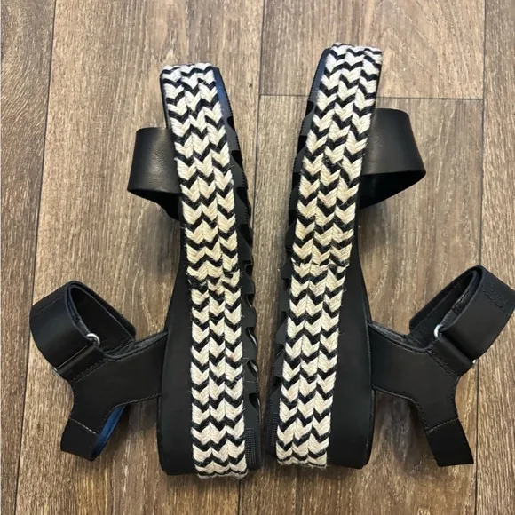 Sorel Cameron Flatform Sandals size 9