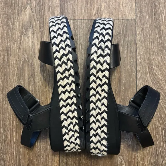 Sorel Cameron Flatform Sandals size 9