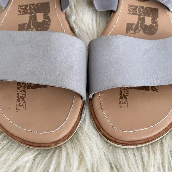 Sorel Ella Gray Sandals Elastic Straps Flat Leather Minimalist contemporary