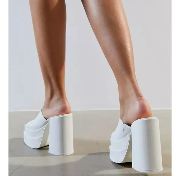 Steve Madden Cagey White Leather Double Platform Sandals