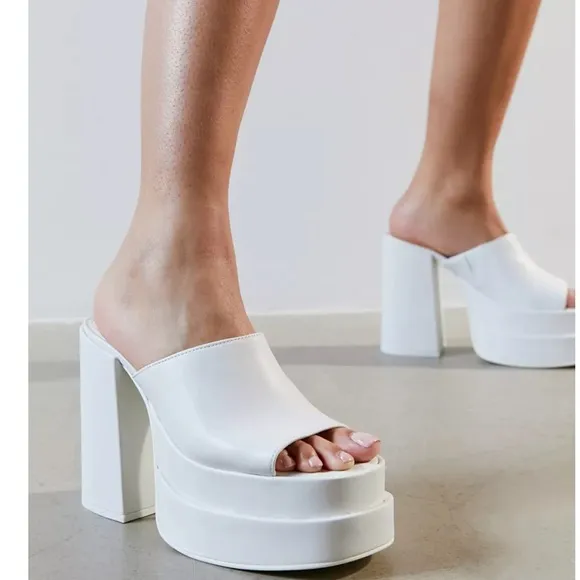 Steve Madden Cagey White Leather Double Platform Sandals