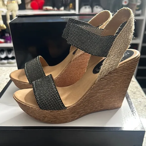 Stylish Black Wedge Sandals