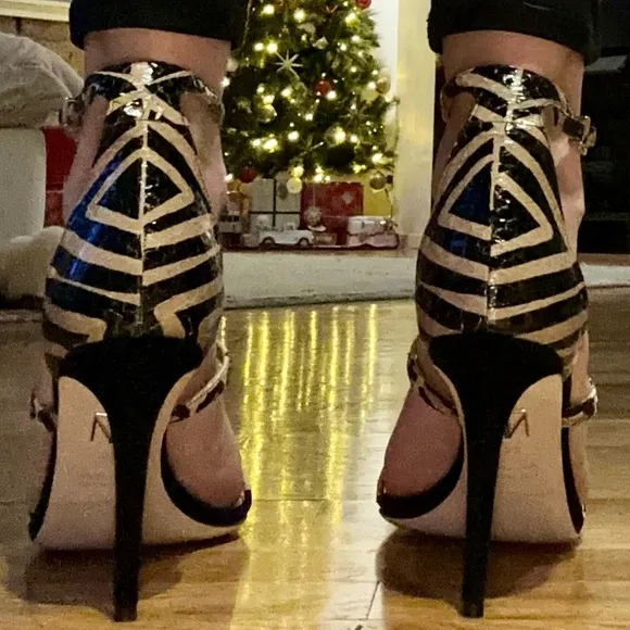Tamara Mellon Sandals. T-Strap. Size 40. Brand New With Dustbag.