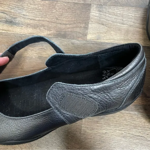 Taos Footwear Applause Leather Mary Jane Shoes Size 10